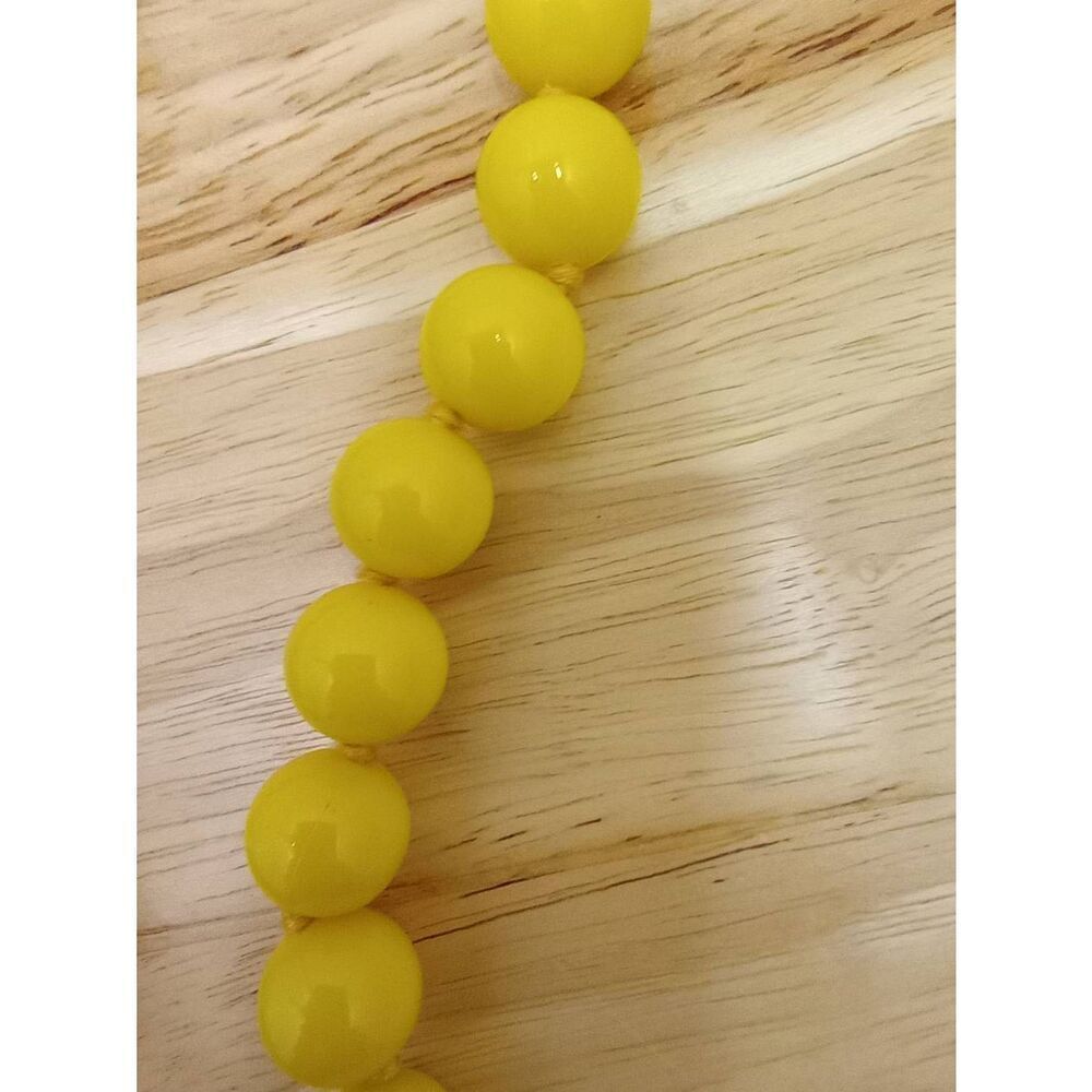 Vintage West Germany yellow beaded necklace - Picture 4 of 5